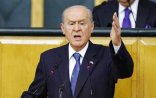 Bahçeli od püskürdü