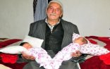 85 yaşında əkiz uşaq atası oldu