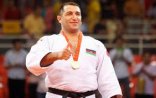 İlham Zəkiyevə qızıl medalı ölkə prezidenti təqdim edib