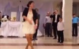 Bu qız toyda qan eyliyir-VİDEO