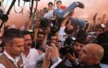 Futbolçunu qarşılamağa gələn 