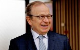Bank sədri maaşını qaçqınlara verəcək