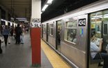Metro qatarı relsdən çıxaraq qəzaya uğrayıb - Nyu-Yorkda