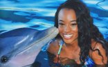 Delfinin bu hərəkəti hər kəsi şoka saldı — VİDEO