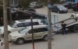 Bakıda evakuatorla avtomobil 