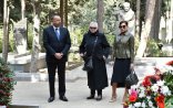 İlham Əliyev Maqsud İbrahimbəyovun məzarını ziyarət etdi
