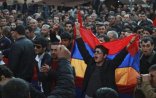 Ermənistanda aksiya iştirakçıları döyüşə göndərilməklə hədələnir