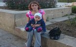 Ana iki körpə ilə küçələrdə yaşayır - Bakıda - FOTO
