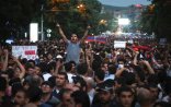 Ermənistanda Rusiyaya qarşı aksiya - Deputata butulka atdılar
