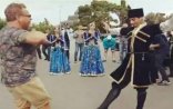 Rusiyalı müğənnilər Azərbaycanın milli rəqsini oynadılar - Video
