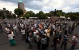 Yerevanda müxalifətin yürüşü başladı-Sarkisyanın iqamətgahına doğru