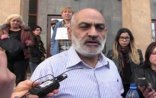 Yerevan polisi tanınmış erməni yazıçısını zibilliyə atdı