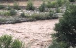 Çay daşıb yolu bağladı, kəndlə əlaqə kəsildi 