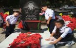 GÜNün FOTOsu-Şəhid övladları atalarını ziyarət edib...