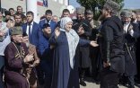 Prezident anası ilə ləzginka oynadı - VİDEO