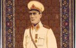 Heydər Əliyevin hədiyyəsi olan uniformalı Atatürk portretini divardan endirdilər