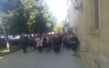 Şəhid ailələri ədliyyə nazirindən qanpulu istədilər 