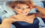 Əməkdar artist sinəsini açdı - FOTO