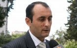 Naməlum şəxslər həbsdəki baş redaktorun mənzilinə soxulmaq istədi