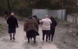 Balakəndə ər arvadını döyərək öldürdü - VİDEO
