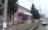 Məktəbdə uşağı soyuqdan xəstələnən atanın şikayəti