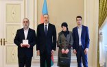 Prezident Milli Qəhrəman Çingiz Qurbanovun ailə üzvləri ilə görüşdü - FOTO