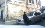 Paytaxtda evakuator kobudluğu: Təkəri linglə döndərənlər... – VİDEO