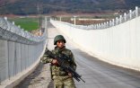 Türkiyə Suriya ilə sərhədinə divar hördü