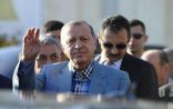 Ərdoğan bayram namazında huşunu itirib yıxıldı - VİDEO