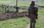 Zabitin söyüşünə dözmədi, silahı çəkdi... – Düşmən ordusunda QARŞIDURMA