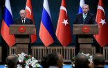 Putin-Ərdoğan görüşündə MÜƏMMALI ANLAR: Səhnəyə böyük bir masa gətirdilər və...