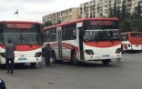 Binəqədi əhalisi yollarda qalıb – Avtobuslar 45 dəqiqəlik yolu 1,5 saata gedir