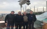 Lotu Qulinin gözü qarşısında dava: “Oğru” masa başında bıçaqlandı 