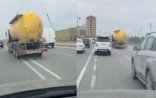 Bakıda yanacaq daşıyan maşın qorxulu anlar yaşatdı - VİDEO