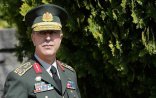  General əsgərin məruzəsinə güldü və... – Video