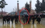Qazax icra başçısının çətir tutanı var - FOTOLAR