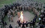 Müdafiə naziri tonqal ətrafında əsgərlərlə rəqs etdi - FOTO/VİDEO