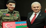 Baş nazir Qarabağ qazisinə təsbeh hədiyyə etdi - FOTO
