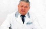 Məşhur baş həkimin əl-qolunu bağlayıb, evindən pul apardılar
