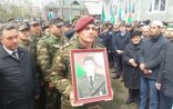 İcra hakimiyyəti şəhidin qəbrinə yürüşə icazə vermədi - Şəhid anasından ittihamlar