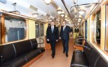 İlham Əliyev yeni metro qatarlarında yaradılmış şəraitlə tanış olub