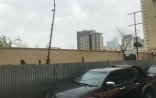 Binanın həyətindəki ağaclar kəsildi: yerində obyekt tikilir - Bakıda