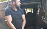 Azərbaycana əl-ayaqları qandallı gətirilən şəxs kimdir?