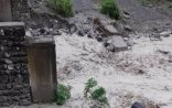 Qaxda sel suları körpünü uçurdu: bir kəndlə əlaqə kəsildi (FOTO)