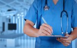 Tanınmış klinikanın həkimi pasiyent tərəfindən döyüldü