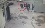 Azərbaycanda rəzalət: müəllim küçənin ortasında şagirdi belə döydü - ANBAAN VİDEO