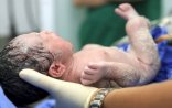 Azərbaycanda ŞOK ! Ana 10 günlük körpəsini öldürmək istədi