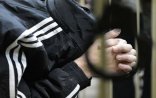 Yaşlı qadının evini ələ keçirən polis zabitinə 102 minlik iddia – Məhkəmə