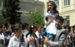 Cənub rayonlarında qızlar məktəbə necə gedir?