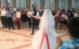 Azərbaycan manatı toyda xəzəl kimi ayaqlar altında qaldı — VİDEO